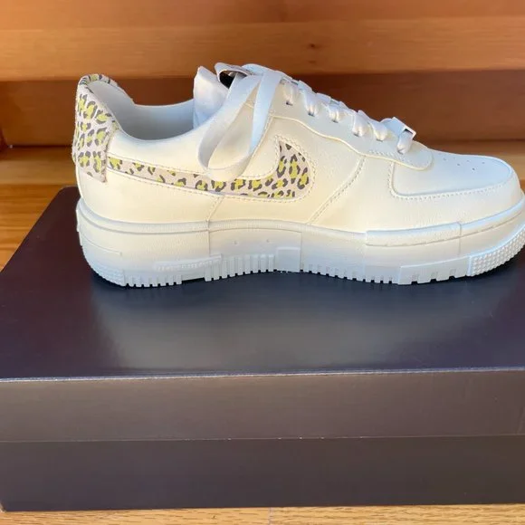 Last Pair!!!!Nike Air Force 1 Pixel SE Sneaker from NIKE - Picture 2 of 10